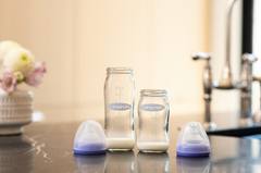 Бебешко стъклено шише Glass Feeding Bottle with NaturalWave Teat 240 мл. / 8oz